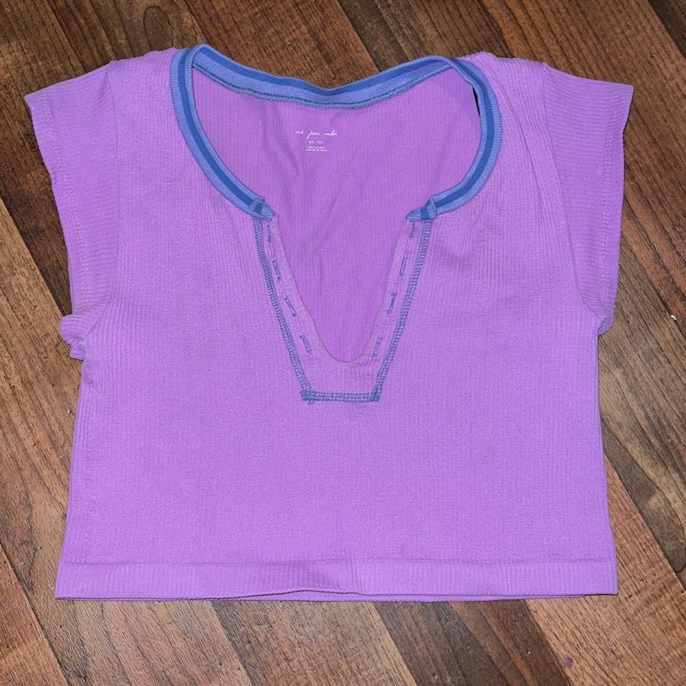 Urban Outfitters Lavender Ribbed Crop Top M/L stretch ribbed baby tee